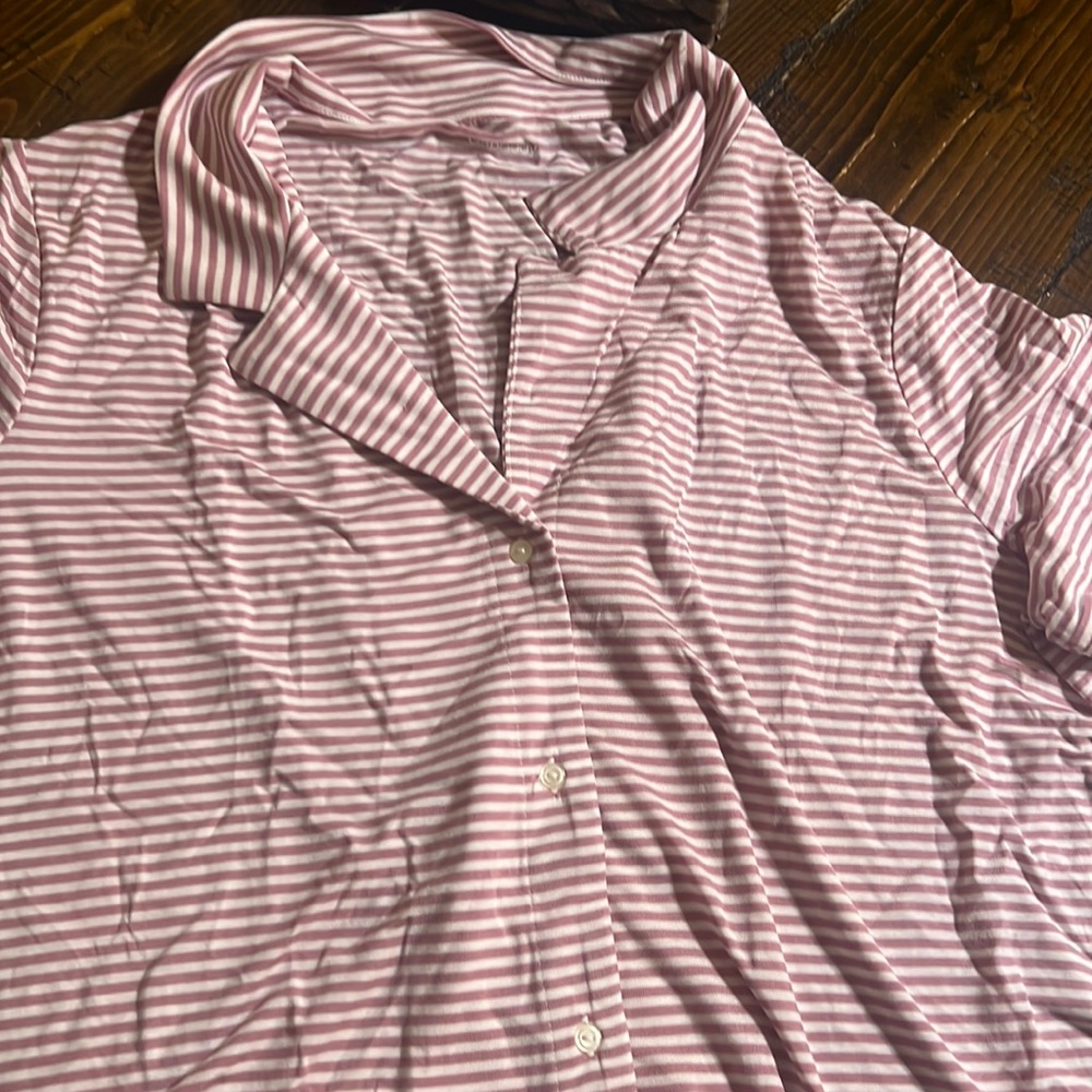 Sleeping shirt Gap body